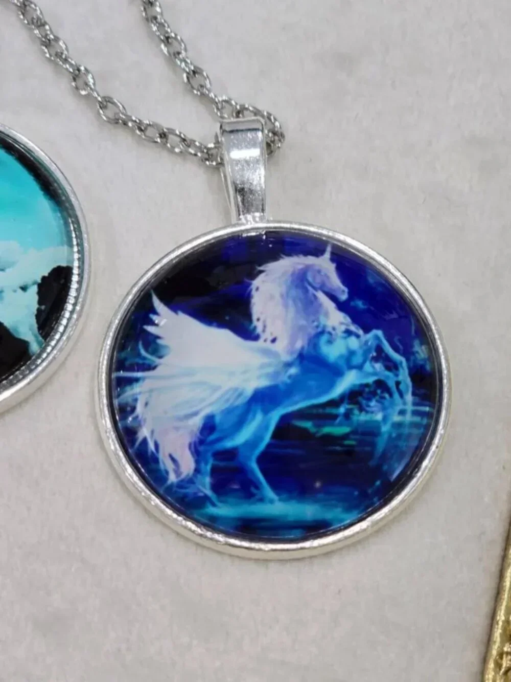 {NWT} Handmade ✦Fantasy Unicorn Pegasus Glass Pendant ✦Artistic Cab Necklace 18